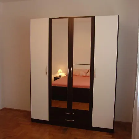 Ines Apartman *
